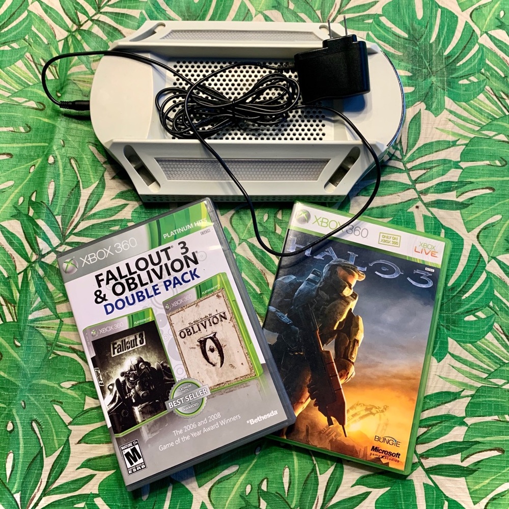 3 XBOX 360 games and cooling unit